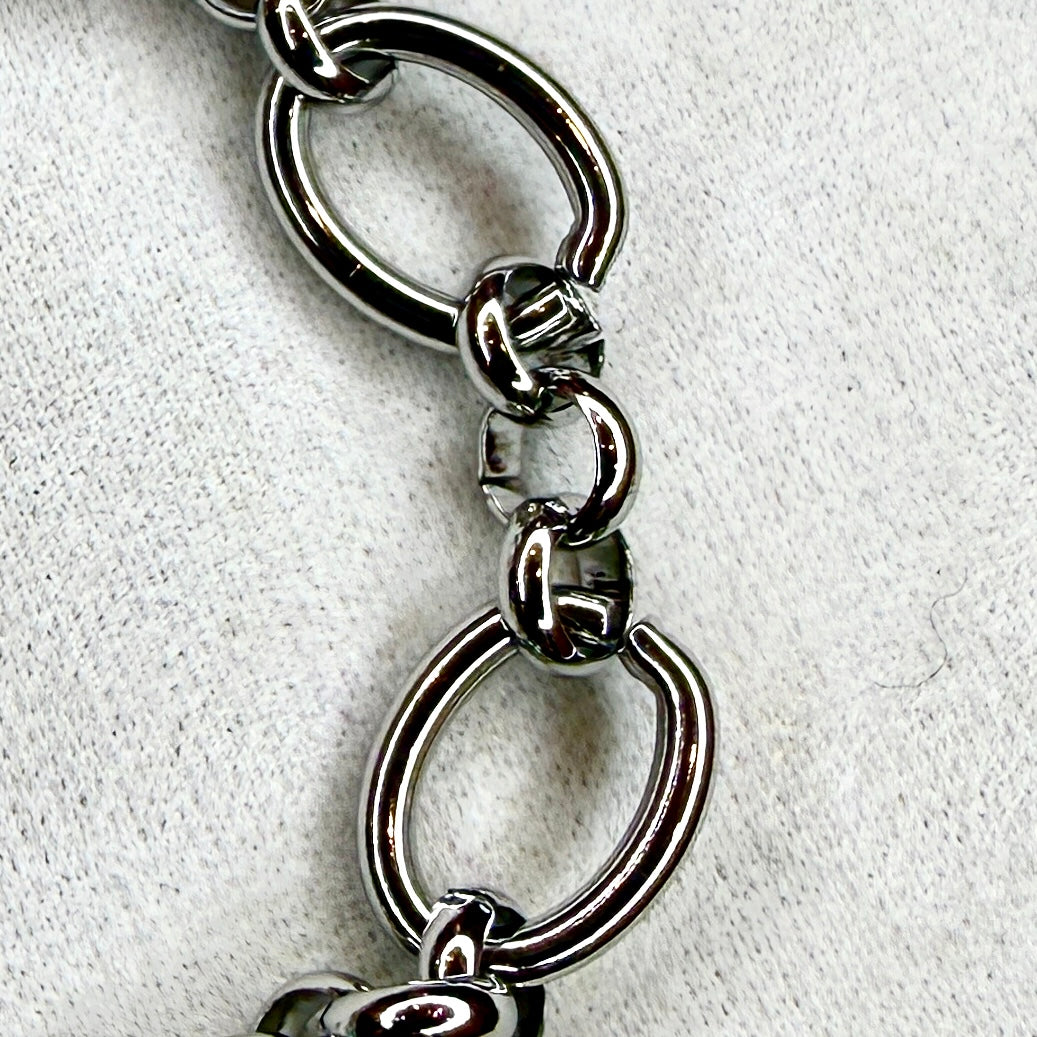 Apyrankė ‘Silver Bond’