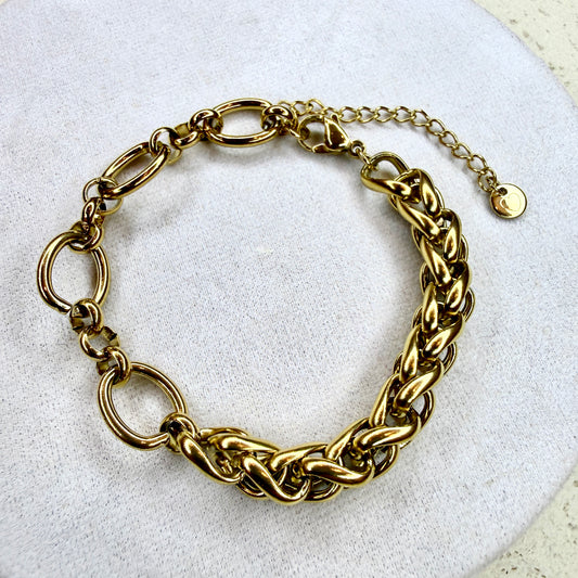 Apyrankė ‘Golden Bond’