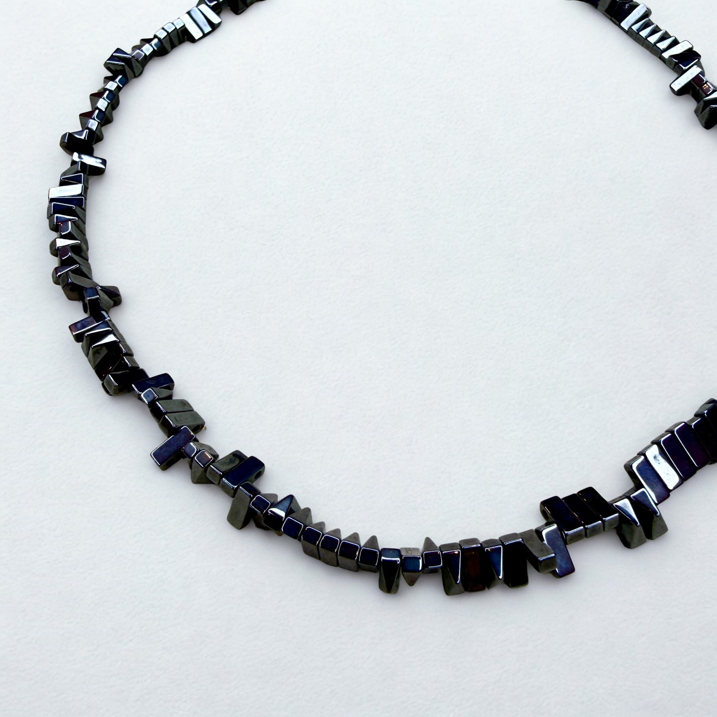 Hematito vėrinys ‘Noir’