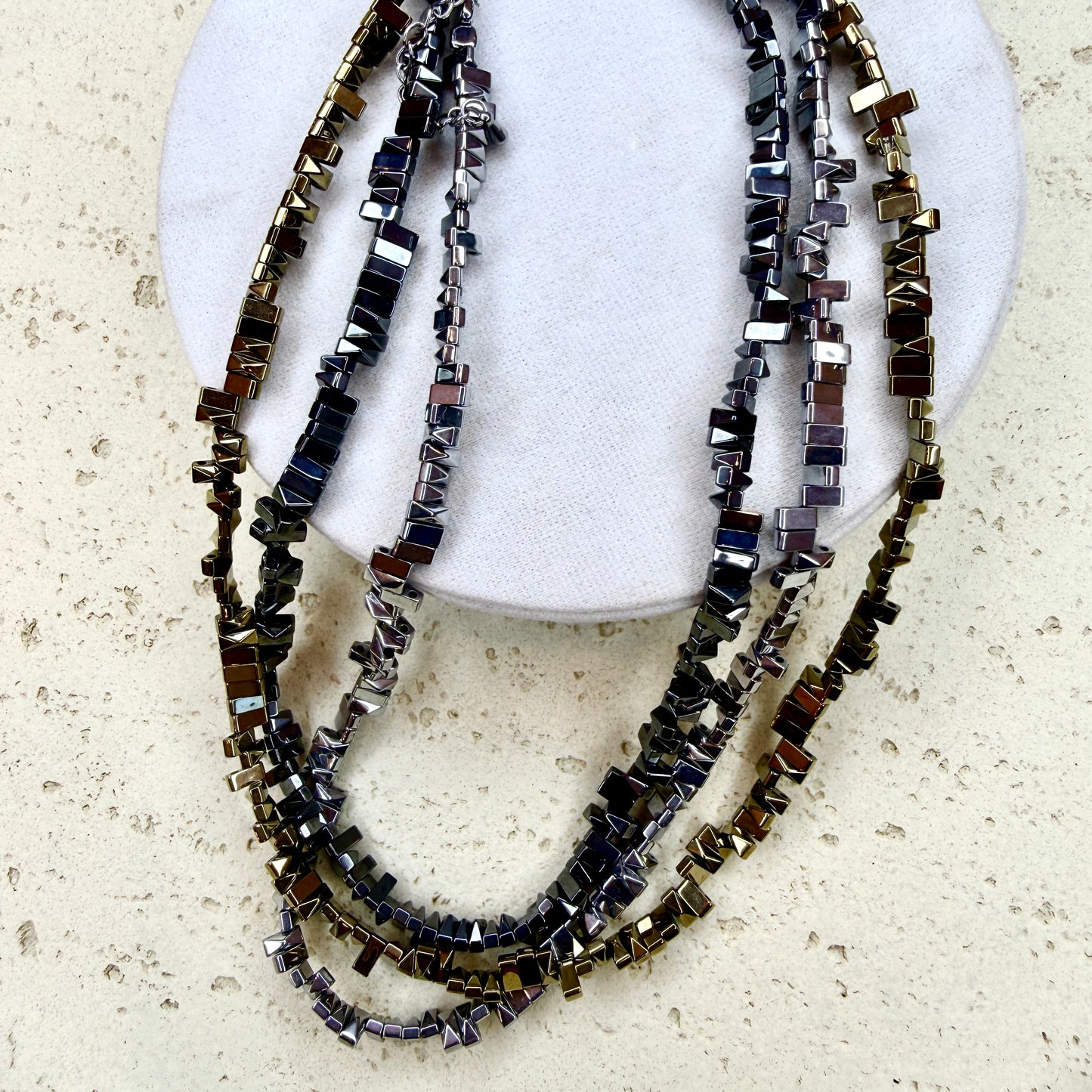 Hematito vėrinys ‘Noir’