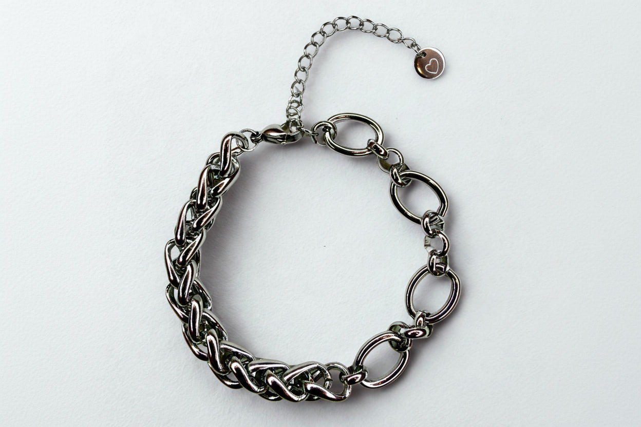 Apyrankė ‘Silver Bond’